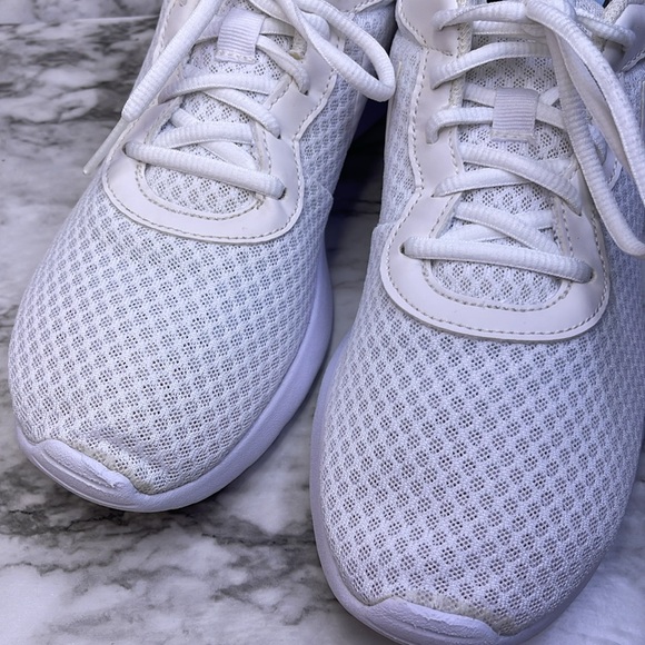 Nike Tanjun White Casual Athletic running Sneakers for finish line size US10 - Picture 13 of 14